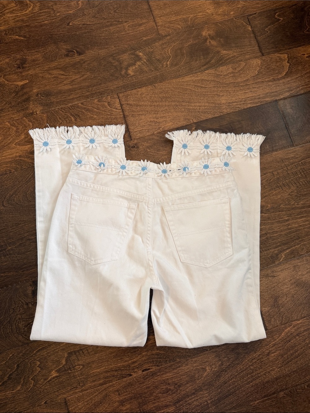 Tommy jeans EUC Daisy Embellished Cropped Jeans - Picture 3 of 6